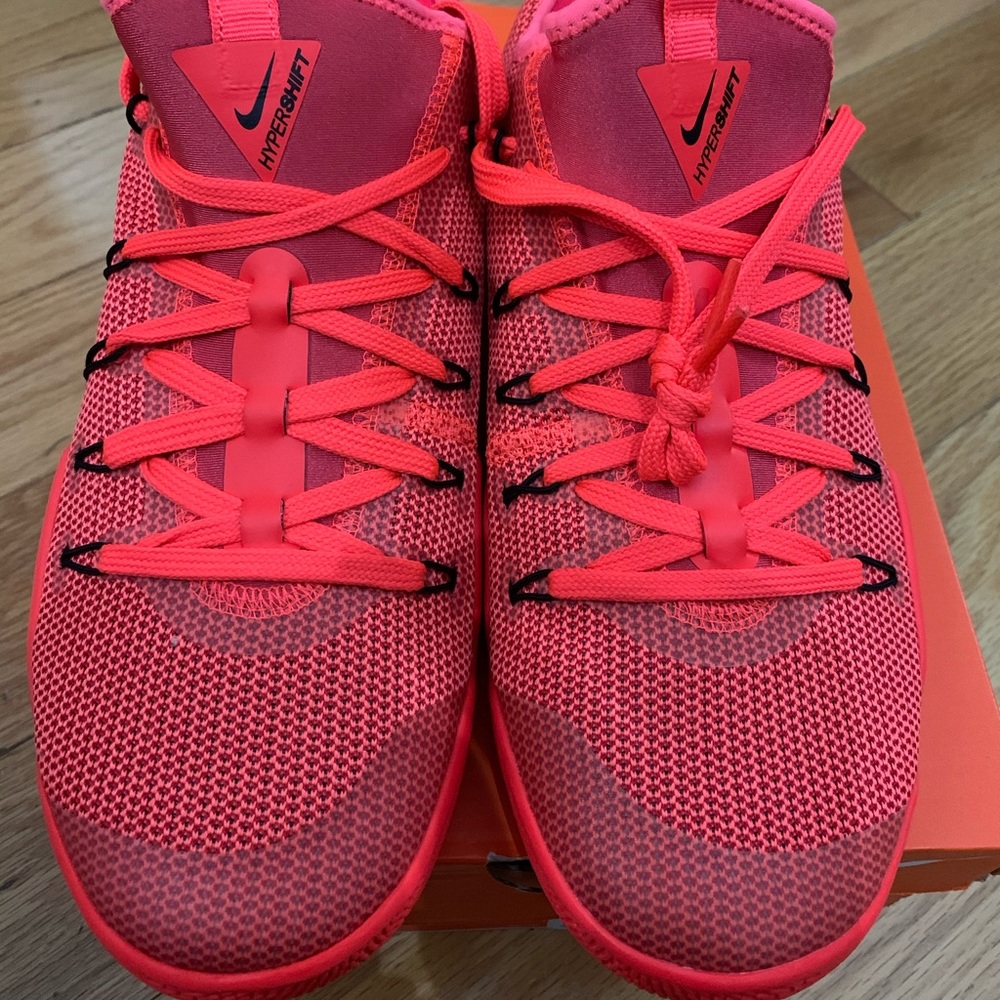 Flash SALE!! Brand new NIKE hypershift sneakers.
